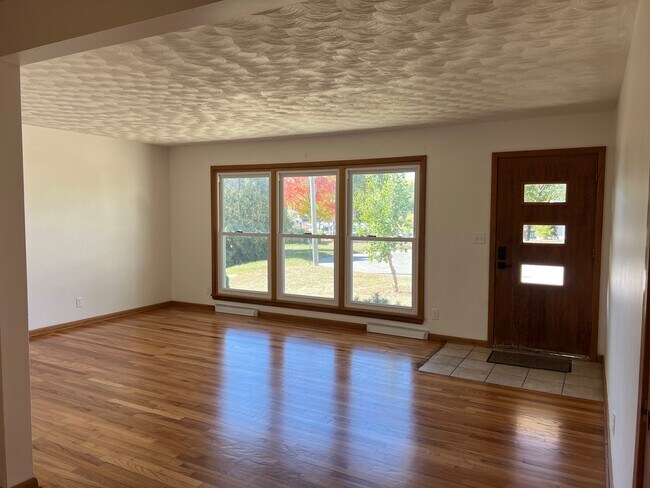 Building Photo - 1616 1st Ave NE