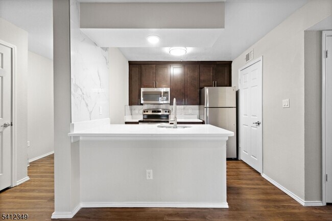 Building Photo - 609 NJ-23