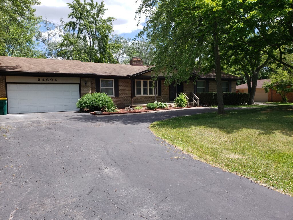 Foto principal - 24694 Creekside Dr
