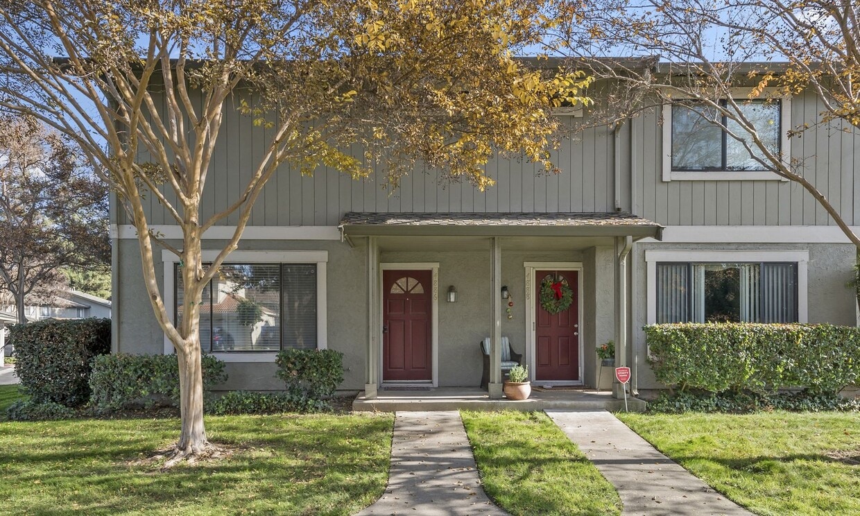 Remodeled 3-Bedroomn 2.5-Bathroom Townhome - Remodeled 3-Bedroomn 2.5-Bathroom Townhome