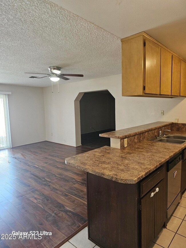 Building Photo - 1407 E Del Rio Dr