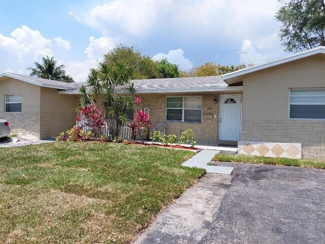 Building Photo - 5411 NW 16th Ct