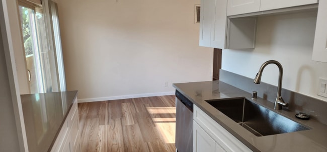 Building Photo - 5430 Corteen Pl