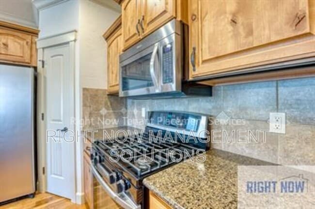 Building Photo - 1076 W Stanhope St