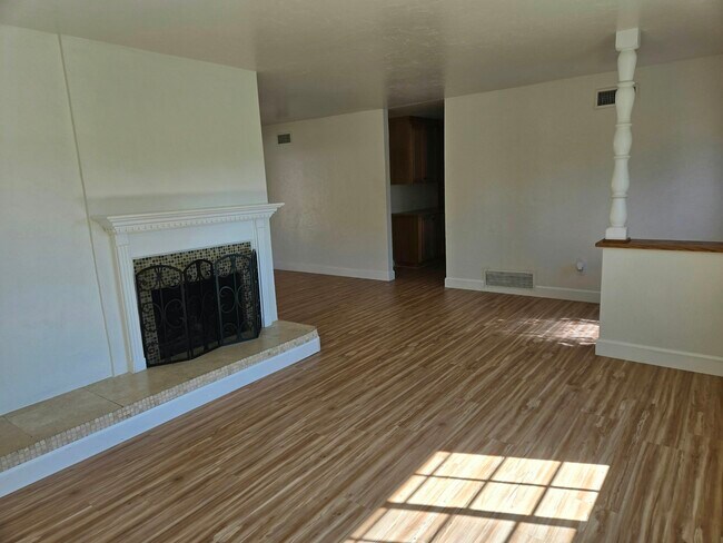 Foto del edificio - 1682 Jasmine St