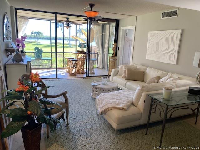 Foto del edificio - 3432 NE Causeway Blvd