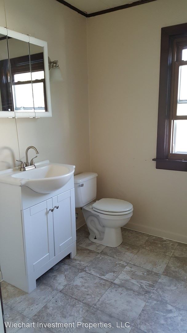 Building Photo - 3 br, 1 bath House - 405 N Kenilworth