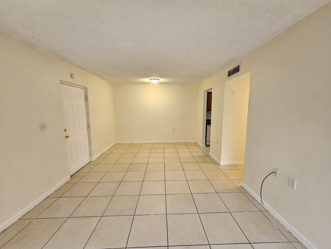 Foto del edificio - 1133 Benoist Farms Rd