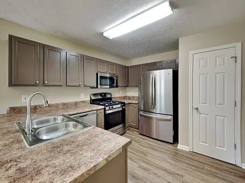 Foto del edificio - 410 Autumn Lake Ct