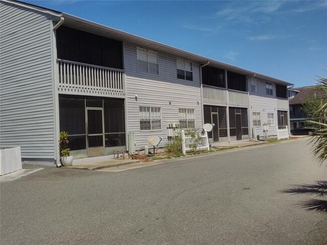 Building Photo - 313 Dirksen Dr