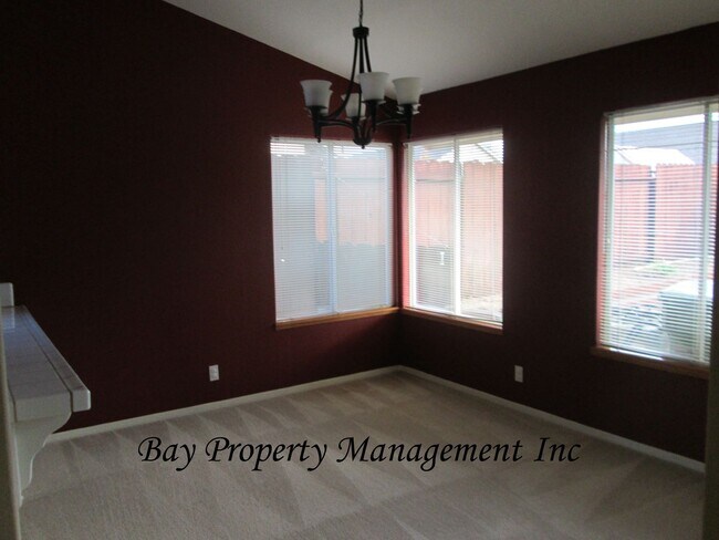 Building Photo - Lovely 3 bedroom 2 bath house in Soledad