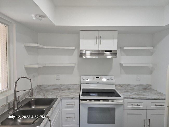 Building Photo - 1554 SE Royal Green Cir