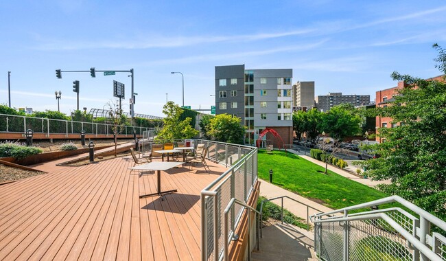 Building Photo - One Greenway