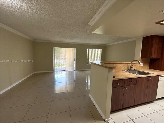 Foto del edificio - 8309 Coral Lake Ln