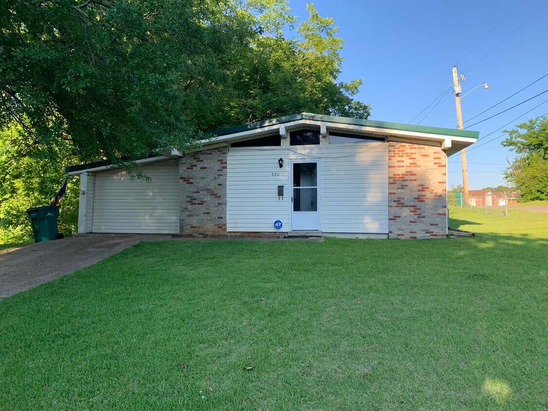 420 Lakeview Dr, Tupelo, MS 38801 House Rental in Tupelo, MS