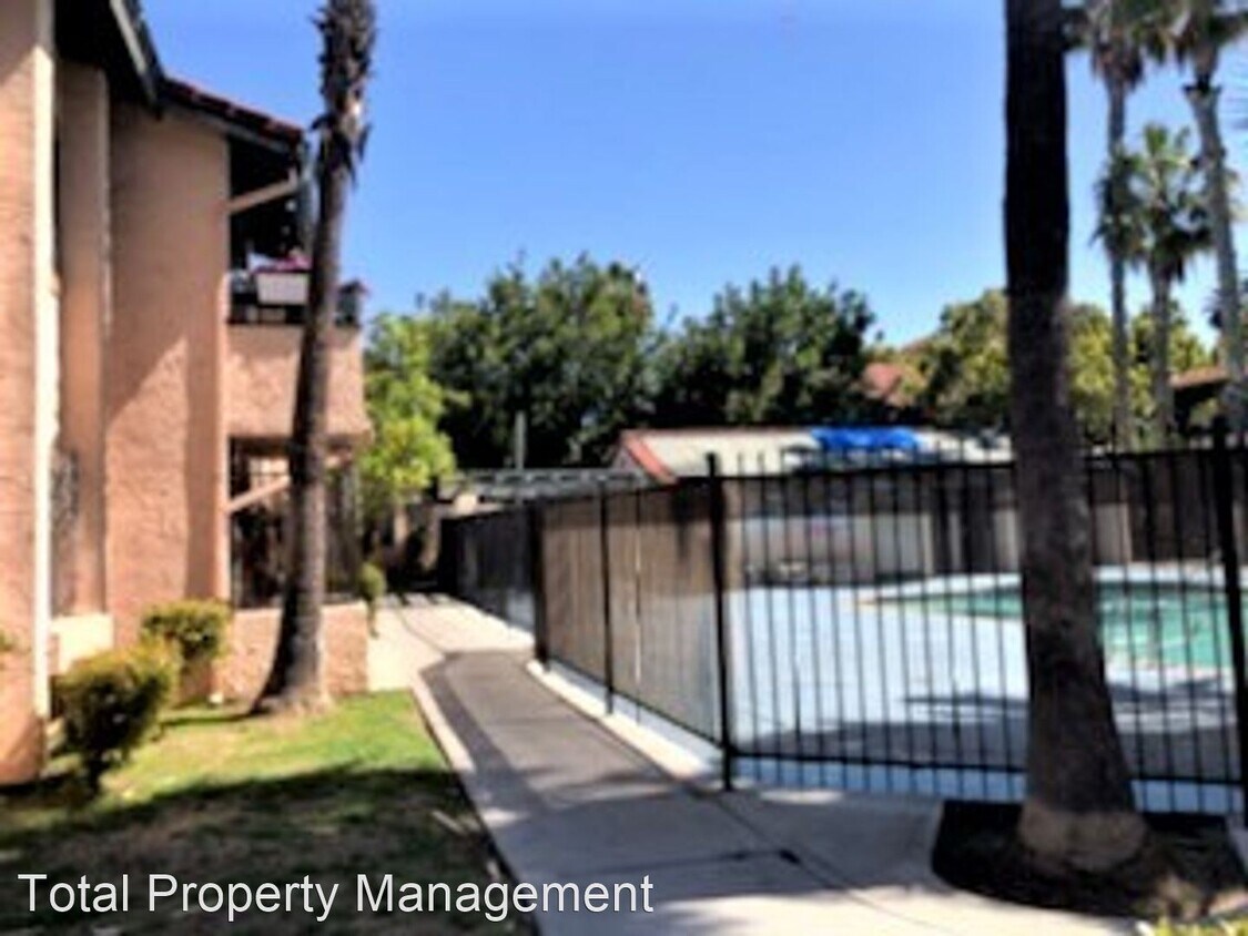 Primary Photo - 891 W San Ysidro Blvd