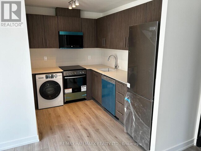 Photo du bâtiment - 871 Sheppard Ave W