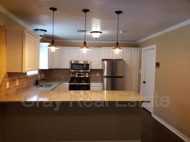 Building Photo - 2107 E Foster Dr