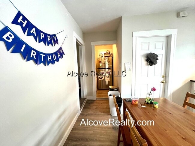 Building Photo - 89 Windsor Rd