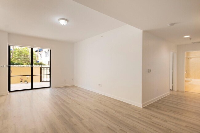 Foto del edificio - 8395 SW 73rd Ave