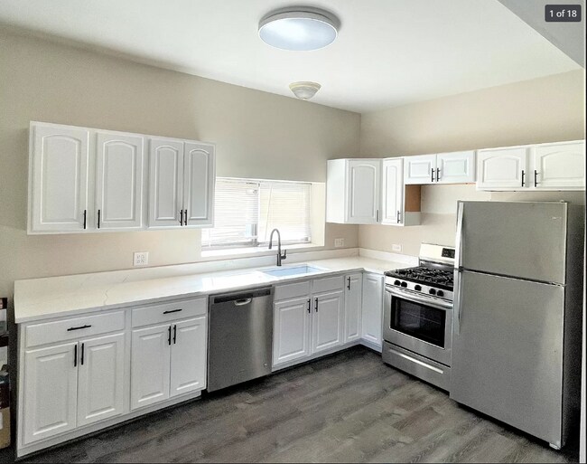 Foto del edificio - 4655-2 N Lincoln Ave