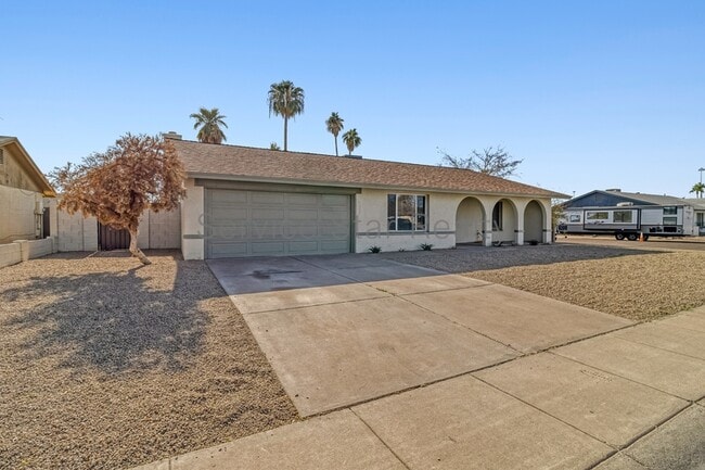 Building Photo - 2331 E Manhatton Dr