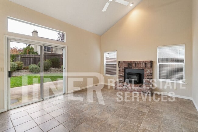 Foto del edificio - 4627 Forrester Way