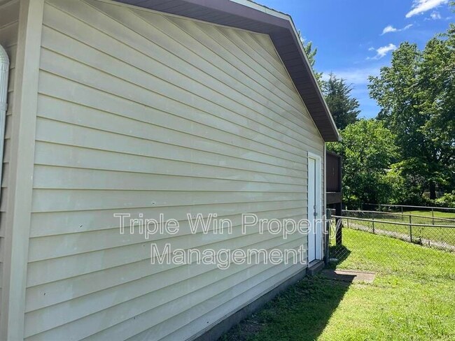 Building Photo - 1464 Monopoly Dr