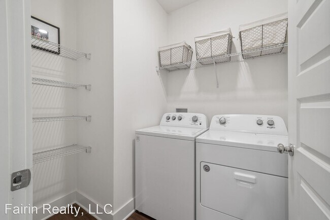 Building Photo - 2 br, 2.5 bath House - 4247 Brevard Blvd