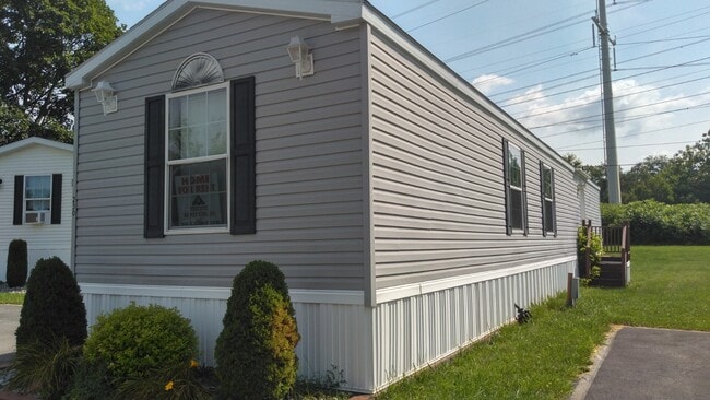 Building Photo - 230 Maverick Ln