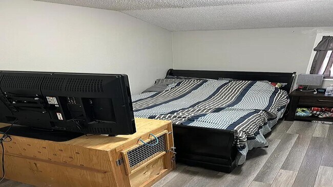 Foto del edificio - 8210 E 6th St