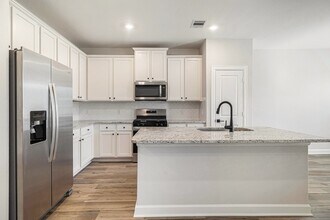 Building Photo - 6107 White Spruce Dr