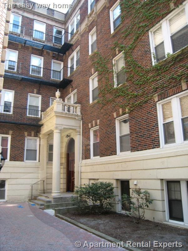 Building Photo - 10 Wendell St