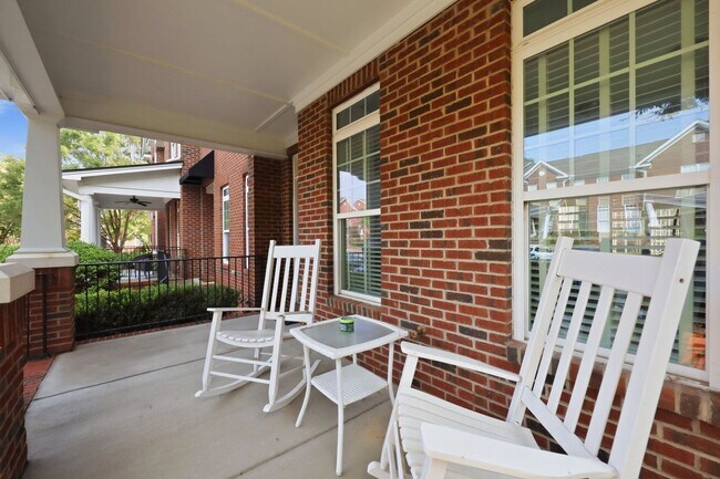 Foto del edificio - Fully Furnished Option Available | Modern End-Unit Townhome | Prime Raleigh Location