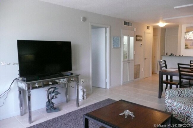 Foto del edificio - 3551 NE 169th St