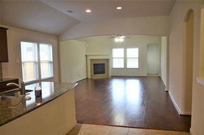 Foto del edificio - 4231 Canton Crest Dr