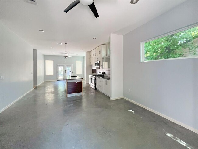 Building Photo - 6901 Cherrydale Dr