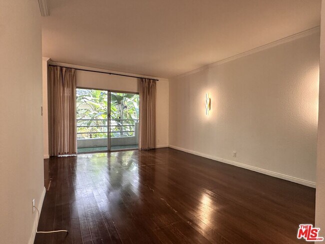 Foto del edificio - 1131 Alta Loma Rd
