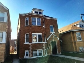 Building Photo - 7050 S Maplewood Ave