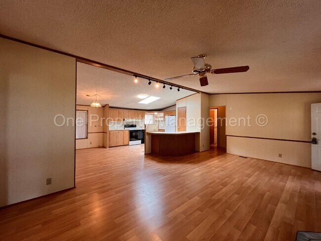 Foto del edificio - 24403 Gile Pl