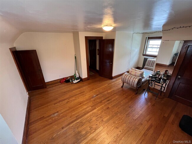 Building Photo - 75 Brefni St