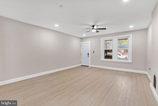 Foto del edificio - 4956 Baynton St