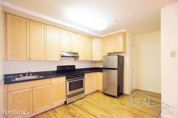 Foto del edificio - 579 Warren St