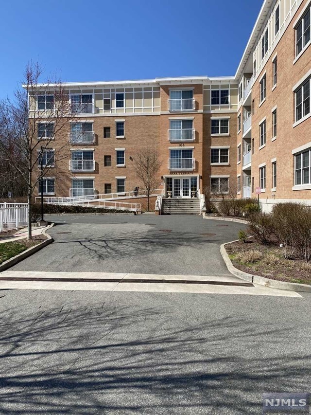 Building Photo - 102 Terrace Ave