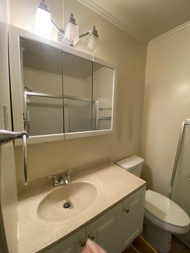 Building Photo - Single Family Home Close to Military bases...