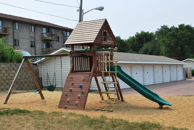 Building Photo - Majestic View Townhomes