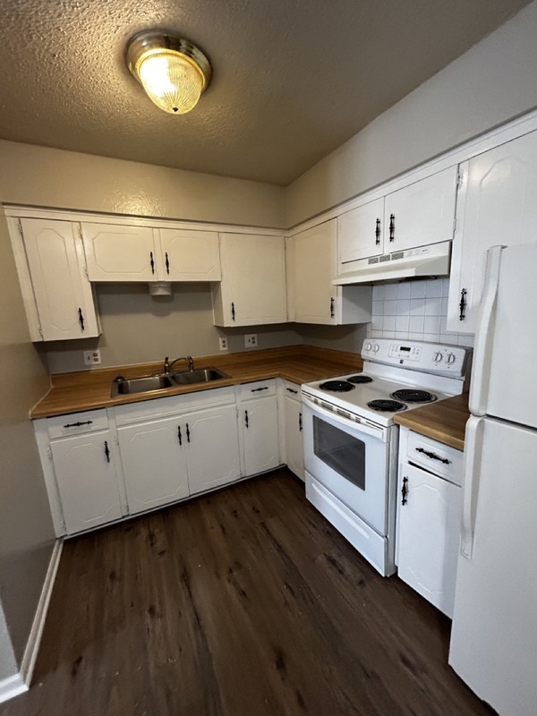Foto del edificio - 1411 W Maple Ave