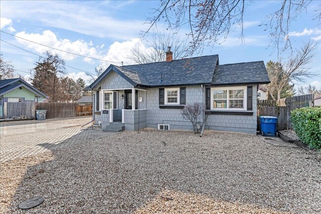 Building Photo - Beautiful 3 Bedroom 3 Bathroom Home on the...