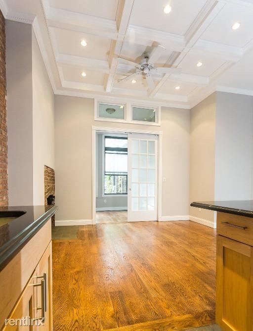 Building Photo - 5 E 75th St