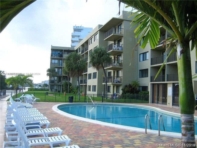 Foto del edificio - 301 Golden Isles Dr